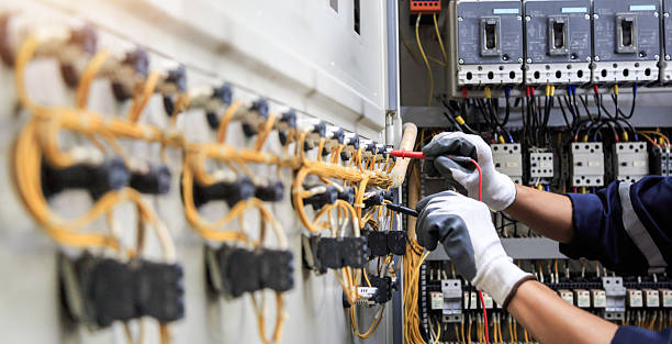 Professional Electrician technician working in Pasadena Hills, MO